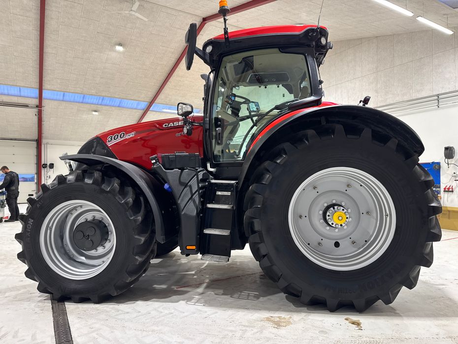 Case IH OPTUM 300 CVX AFS CONNECT KUN 1500 TIMER! MED DET NYE MODEL FØREHUS! - Traktorer - Traktorer 4 wd - 4
