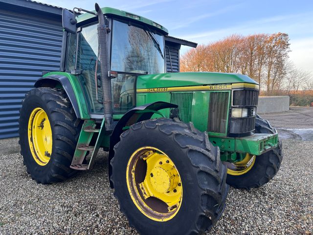 John Deere 6900
