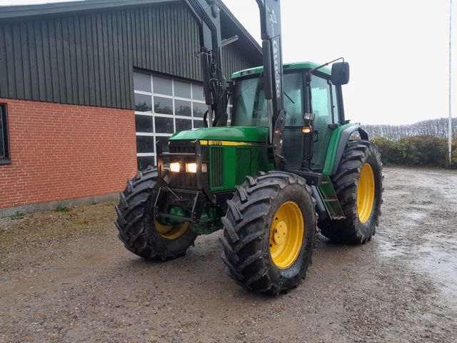 John Deere 6910 PowerQuad  TLS med ÅLØ 980 frontlæsser og trykluftbremser
