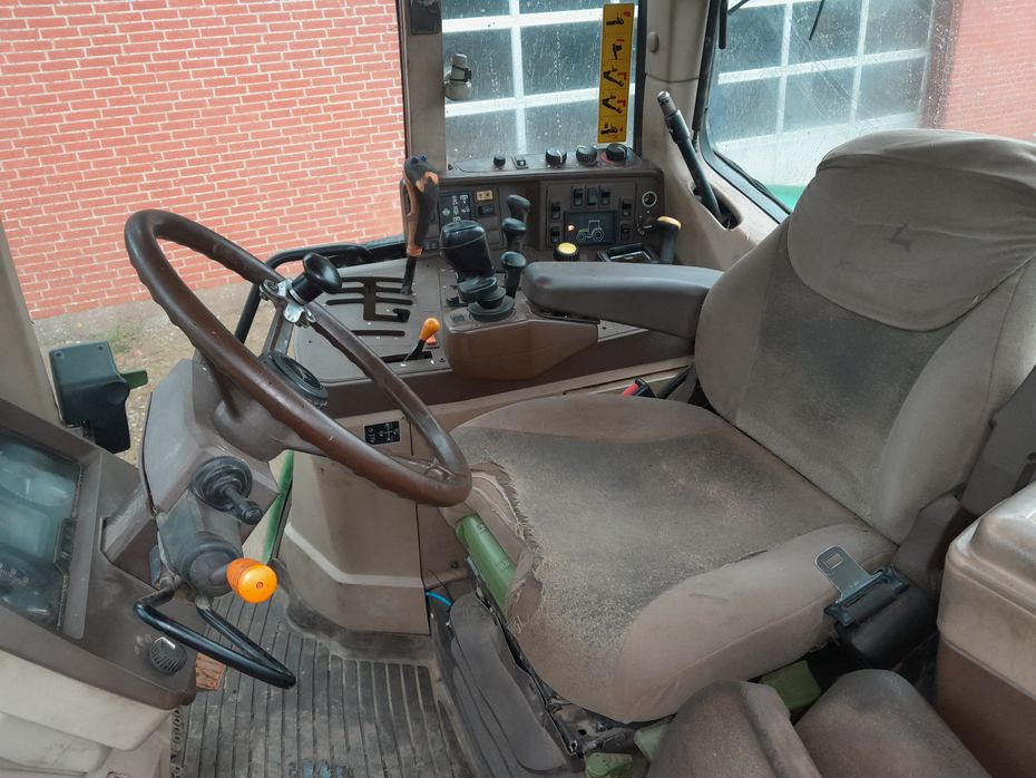 John Deere 6910 PowerQuad TLS med ÅLØ 980 frontlæsser og trykluftbremser Power Quard - Traktorer - Traktorer 4 wd - 6