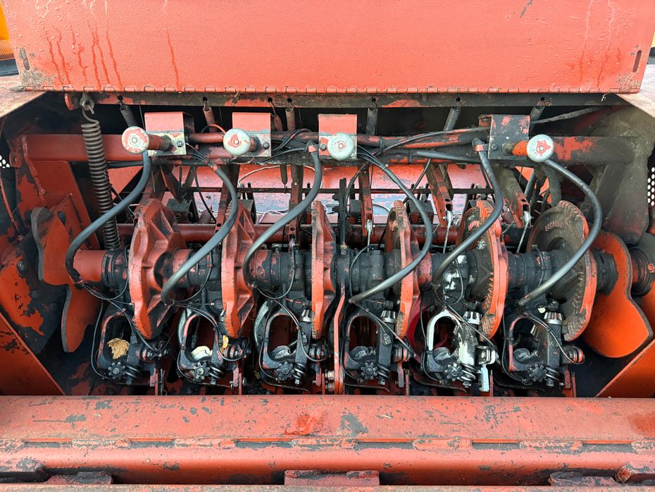 New Holland Hesston 4900 + Spragelse vogn & centralsmøring - Pressere - Bigballe - 17