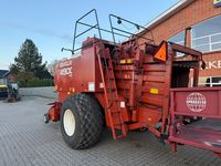 New Holland Hesston 4900 + Spragelse vogn & centralsmøring - Pressere - Bigballe - 10