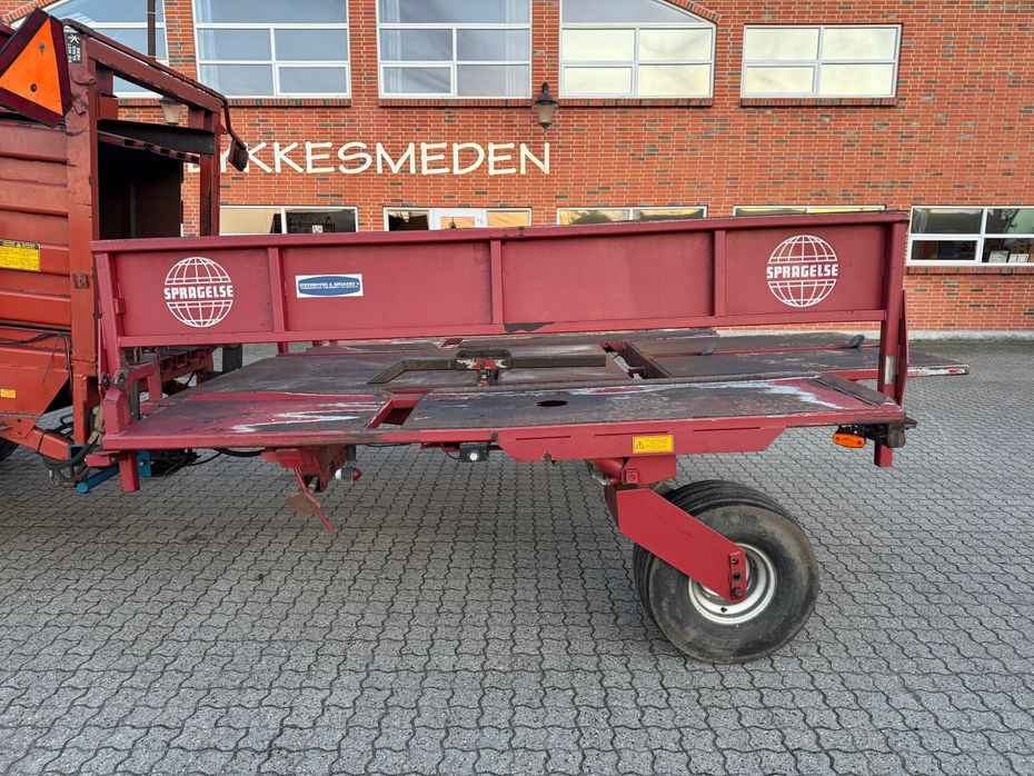 New Holland Hesston 4900 + Spragelse vogn & centralsmøring - Pressere - Bigballe - 9