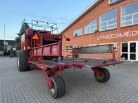 New Holland Hesston 4900 + Spragelse vogn & centralsmøring - Pressere - Bigballe - 8