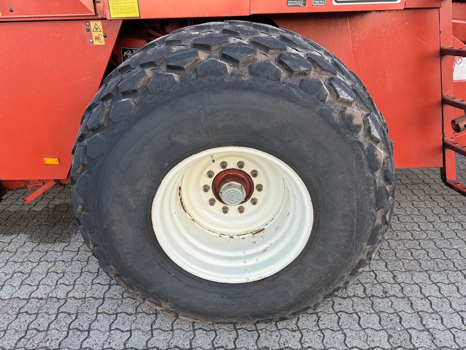 New Holland Hesston 4900 + Spragelse vogn & centralsmøring - Pressere - Bigballe - 11