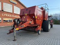 New Holland Hesston 4900 + Spragelse vogn & centralsmøring - Pressere - Bigballe - 2