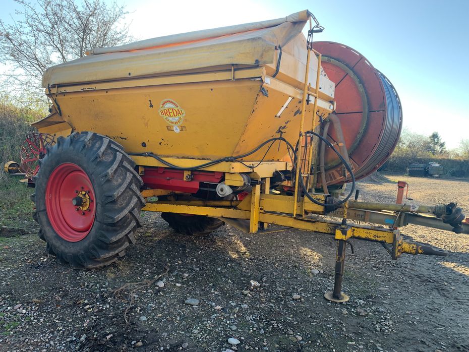 Bredal B 4 - Gødningsmaskiner - Bugserede gødningsspreder - 1