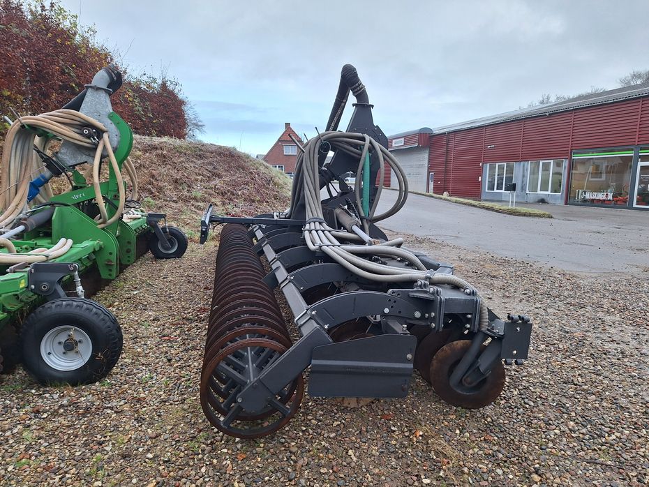 Inter-Tech 7.5 m gyllenedfælder - Gyllemaskiner - Nedfældere til sort jord - 7