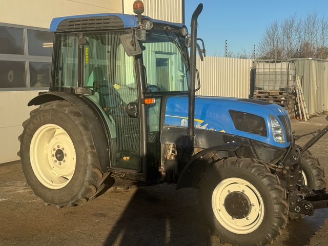 New Holland T4030F