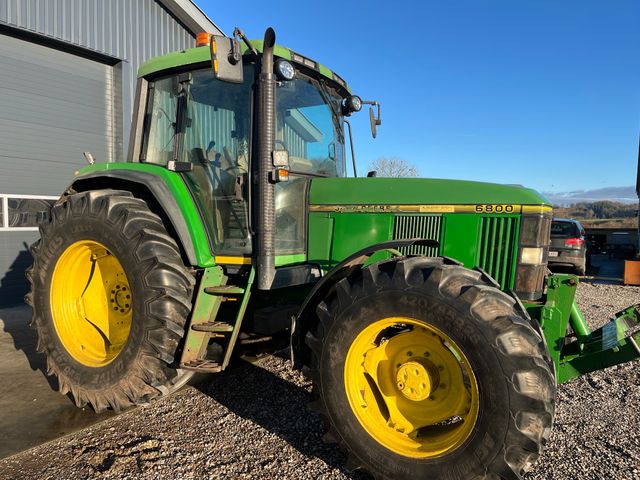 John Deere 6800