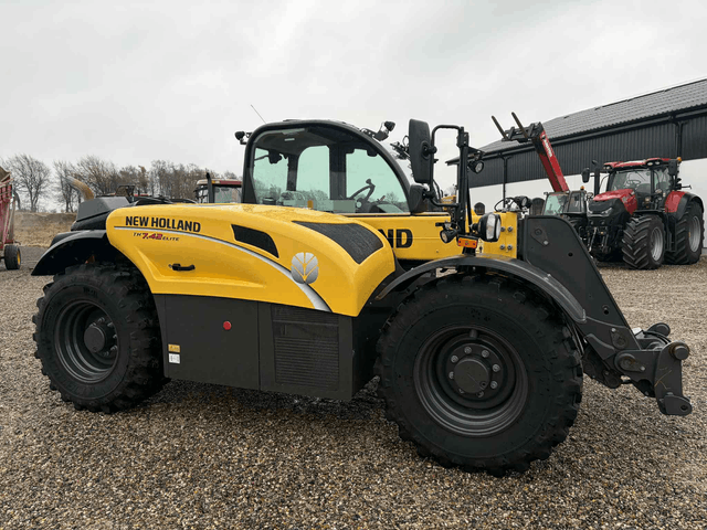 New Holland TH 7.42 Elite