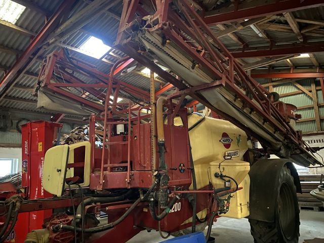 Hardi Commander 4200 med luft. Sprøjten er synes i 2025.