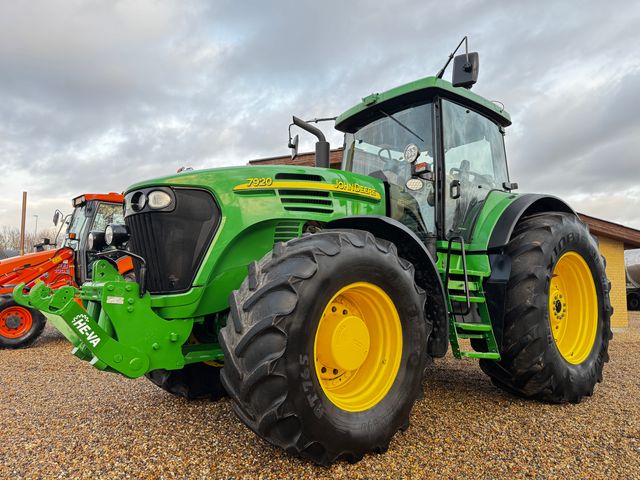 John Deere 7920