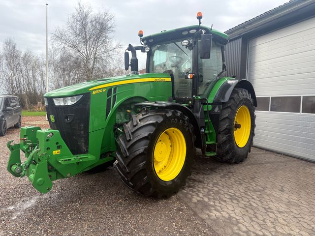John Deere 8320R