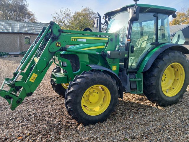 John Deere 5070M