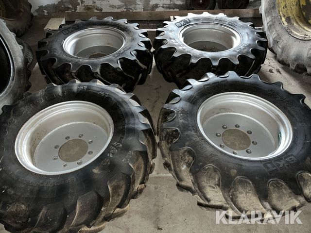 BKT 380/85R24