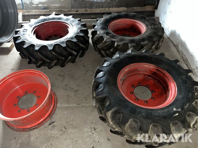 BKT 380/85R24
