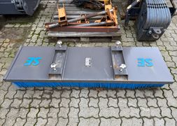 SE Equipment 180 cm kost med gaffellommer