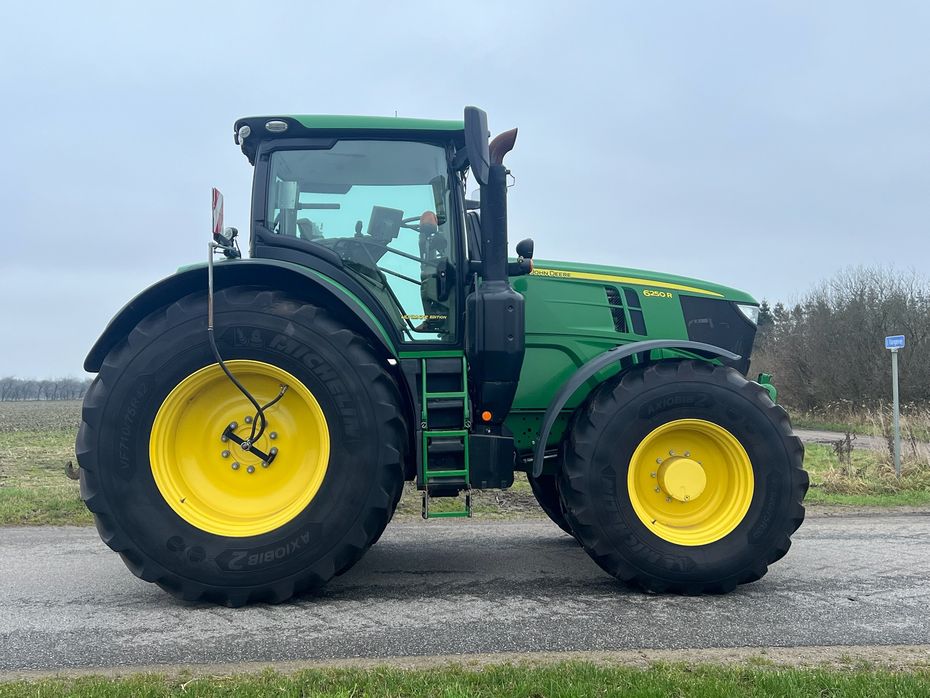 John Deere 6250R 6250r Ultimate Edition - Traktorer - Traktorer 4 wd - 5