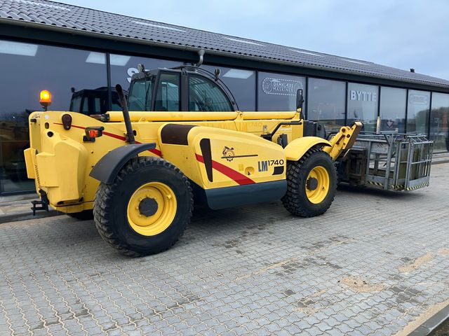 New Holland LM1740