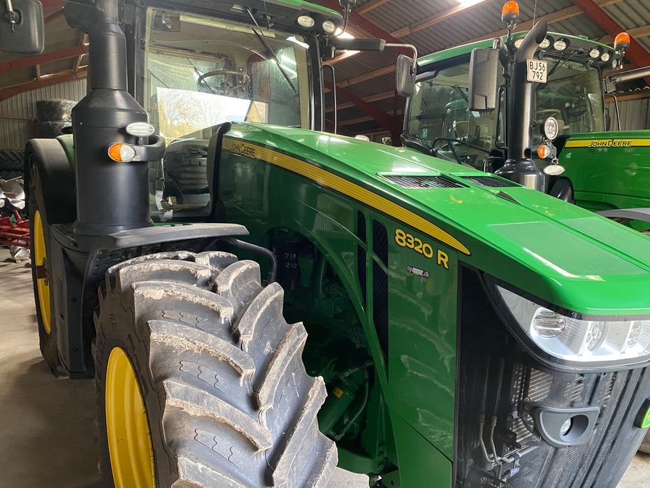 John Deere 8320R - Traktorer - Traktorer 4 wd - 2