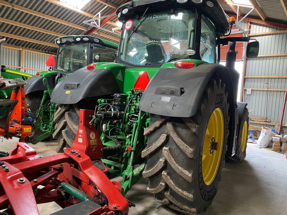 John Deere 8320R - Traktorer - Traktorer 4 wd - 3