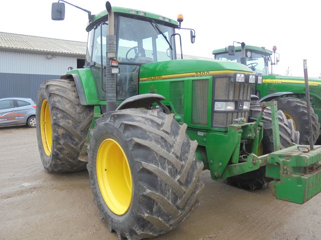 John Deere 7700 POWERSHIFT