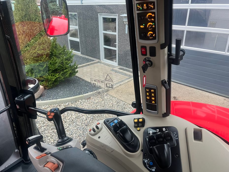 Massey Ferguson 7718 Dyna VT Med frontlift og frontPTO - Traktorer - Traktorer 4 wd - 8