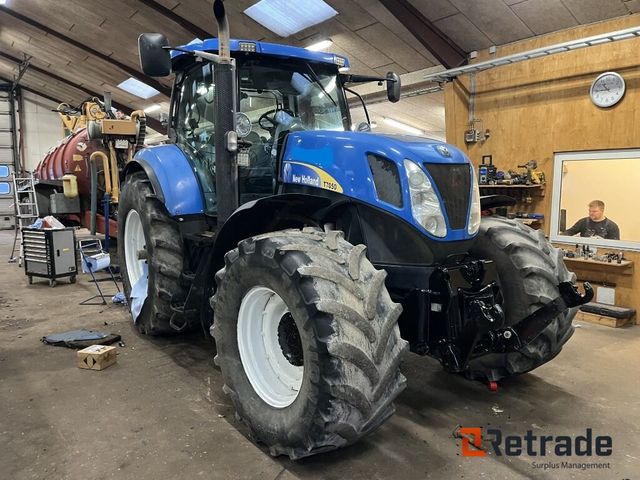 New Holland T7050