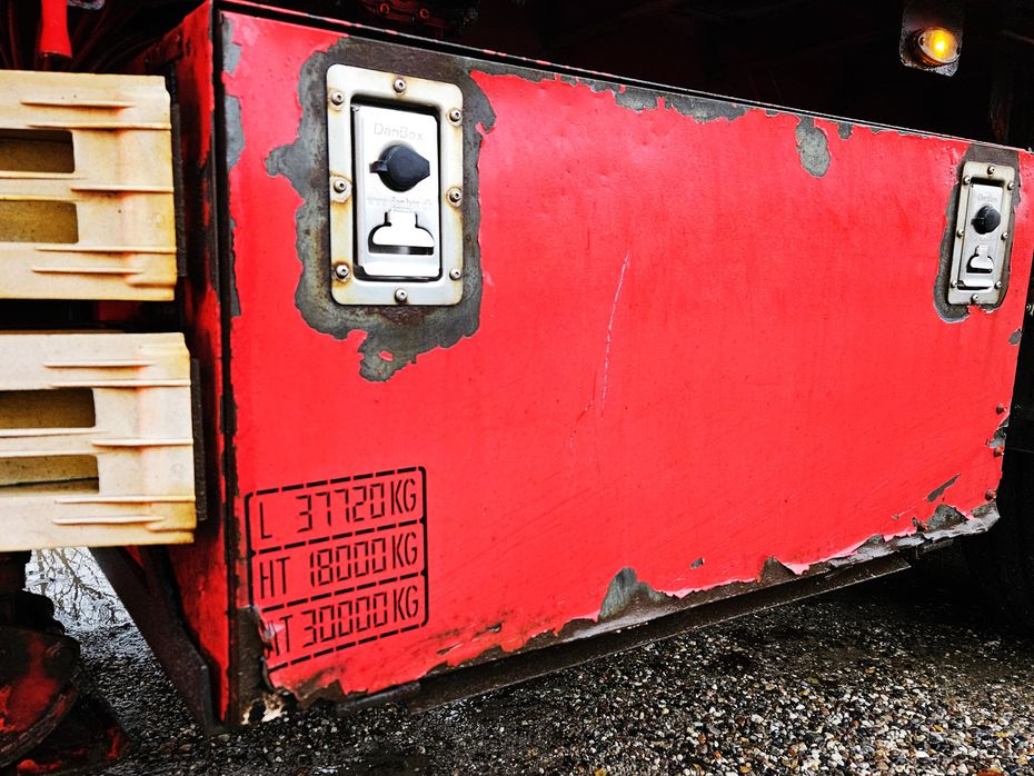 Renders Gardintrailer / nysynet / 4 drejbare aksler / truckbeslag - Lastbiler - Fast kasse - 10