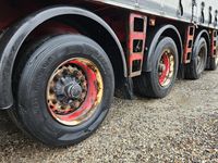 Renders Gardintrailer / nysynet / 4 drejbare aksler / truckbeslag - Lastbiler - Fast kasse - 7