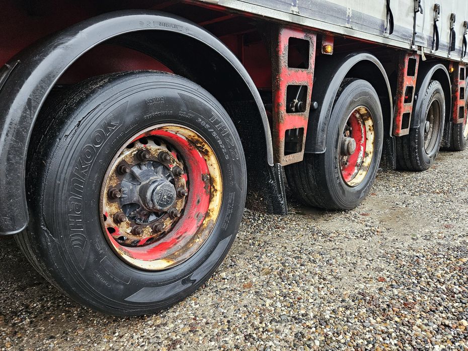 Renders Gardintrailer / nysynet / 4 drejbare aksler / truckbeslag - Lastbiler - Fast kasse - 7