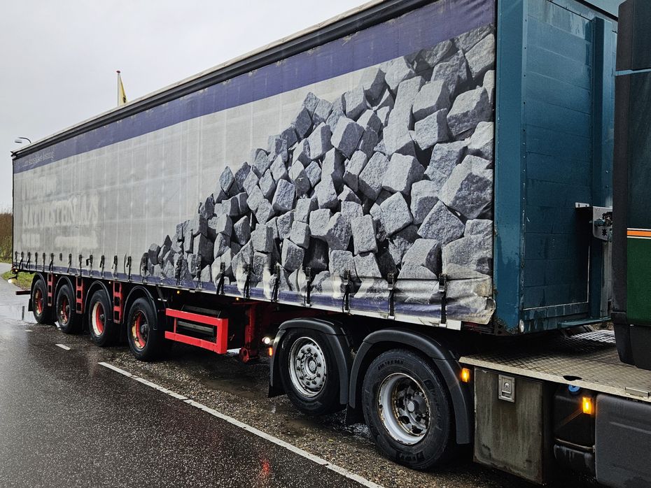 Renders Gardintrailer / nysynet / 4 drejbare aksler / truckbeslag - Lastbiler - Fast kasse - 2