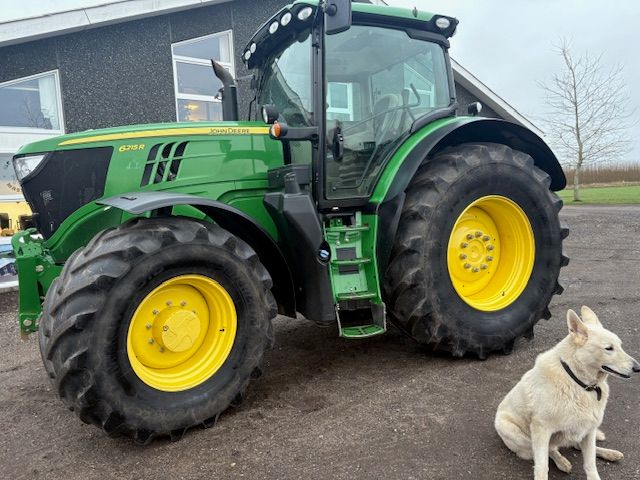 John Deere 6215R