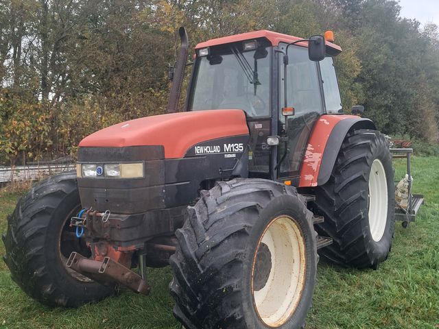New Holland M135 med frontlift