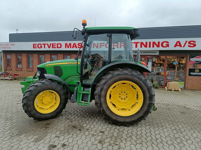 John Deere 5070M