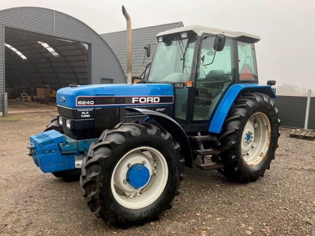Ford 8240