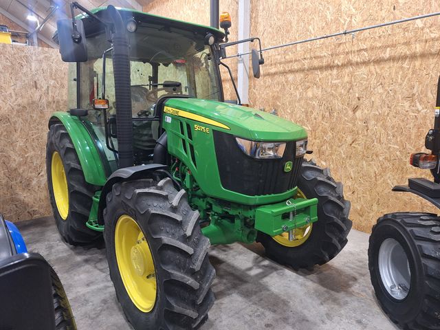 John Deere 5075E