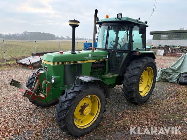 John Deere 3140