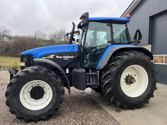 New Holland TM190