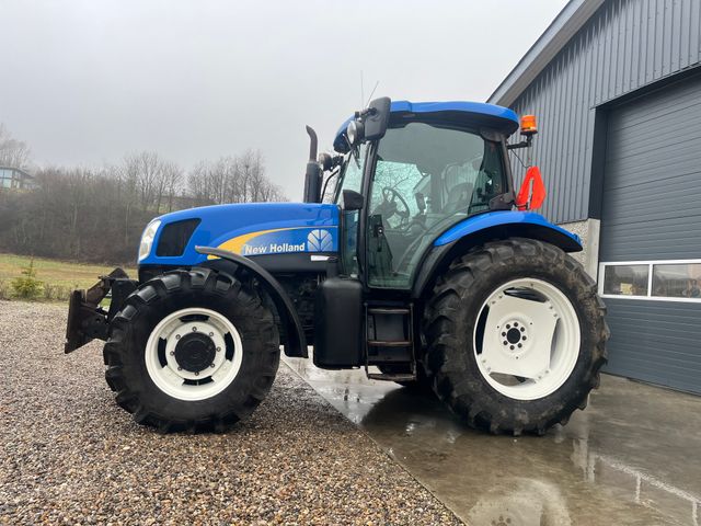 New Holland TS115A