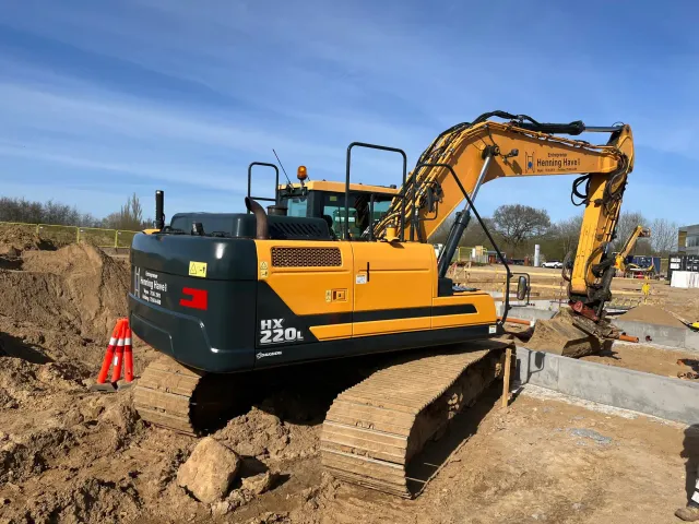 Hyundai HX220L 