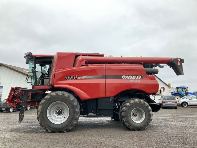 Case IH Axial Flow 8240