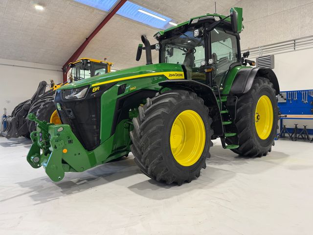John Deere 8R340