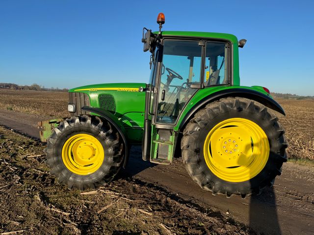 John Deere 6320