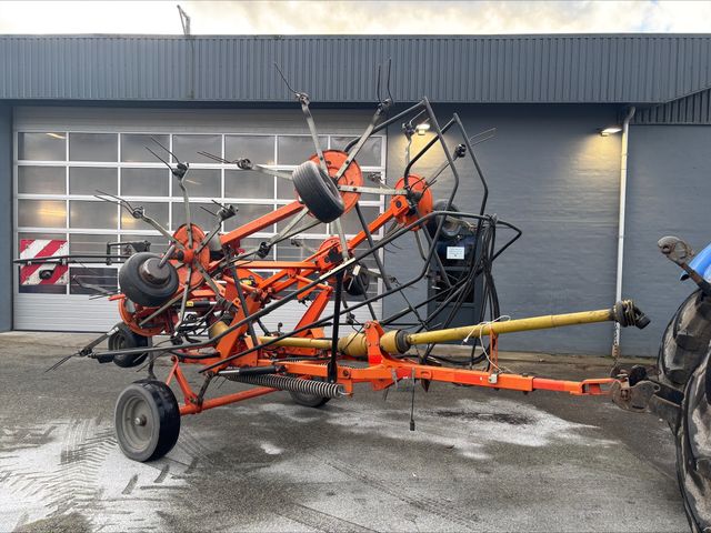 Fella TH 800 Bugseret