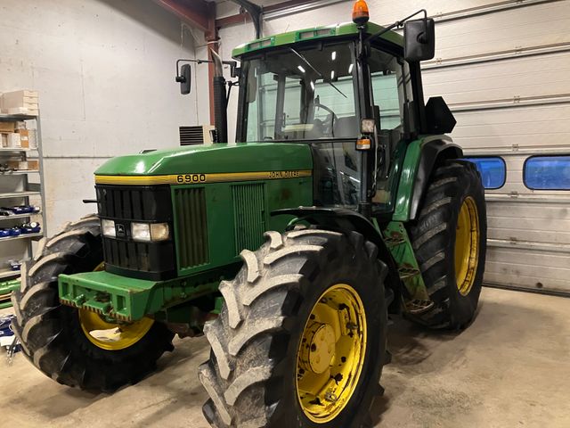 John Deere 6900