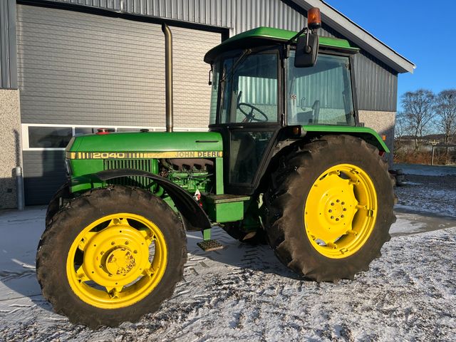 John Deere 2040