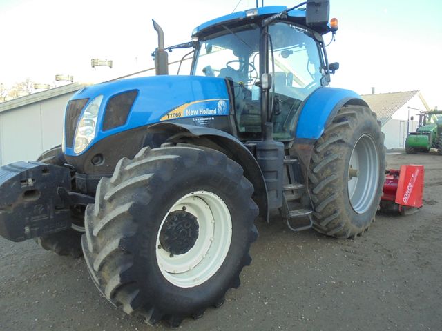 New Holland T7060