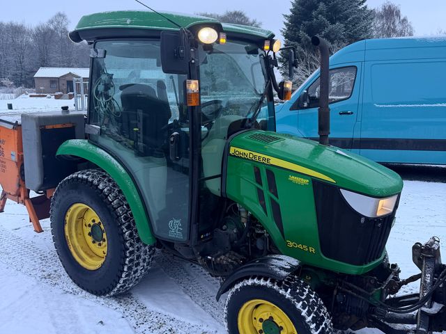 John Deere 3045R
